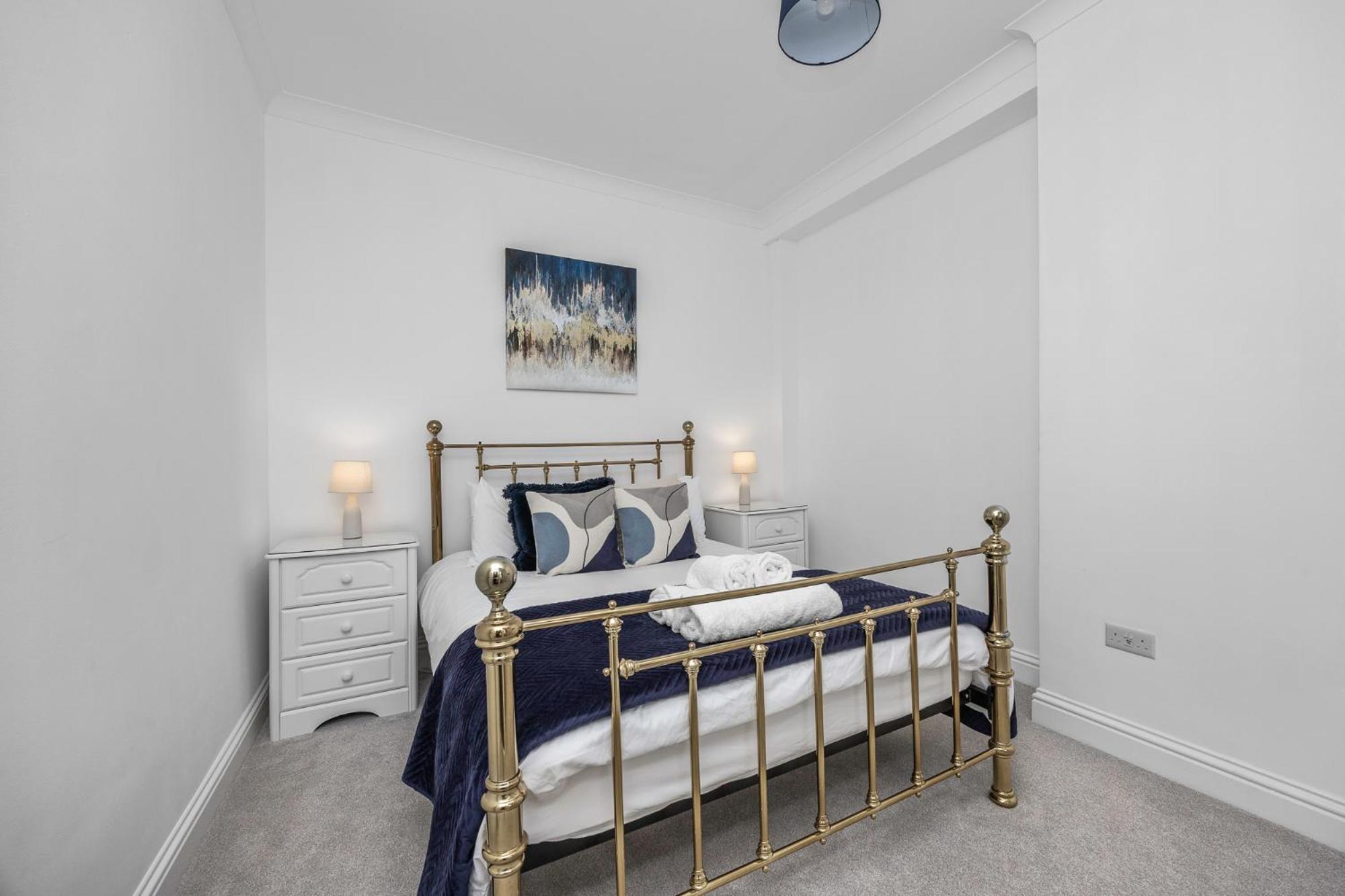 2 Bedroom Flat - With King Sized Beds, Netflix And Sky - Perfect For Contractors, Vacation Guests Or Those Relocating Brighton Bagian luar foto