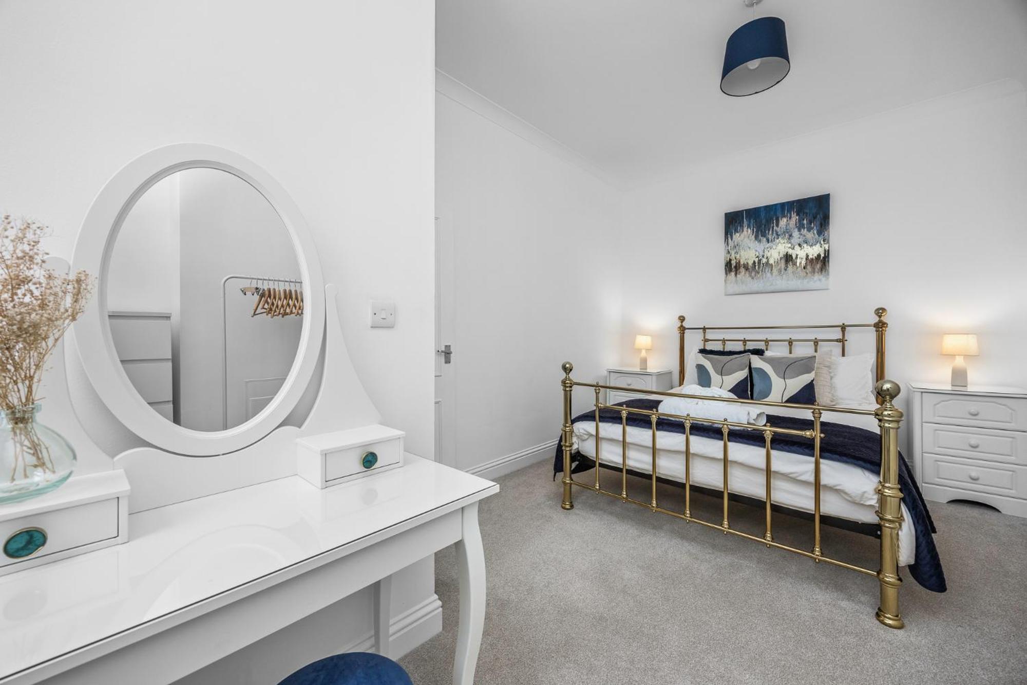 2 Bedroom Flat - With King Sized Beds, Netflix And Sky - Perfect For Contractors, Vacation Guests Or Those Relocating Brighton Bagian luar foto