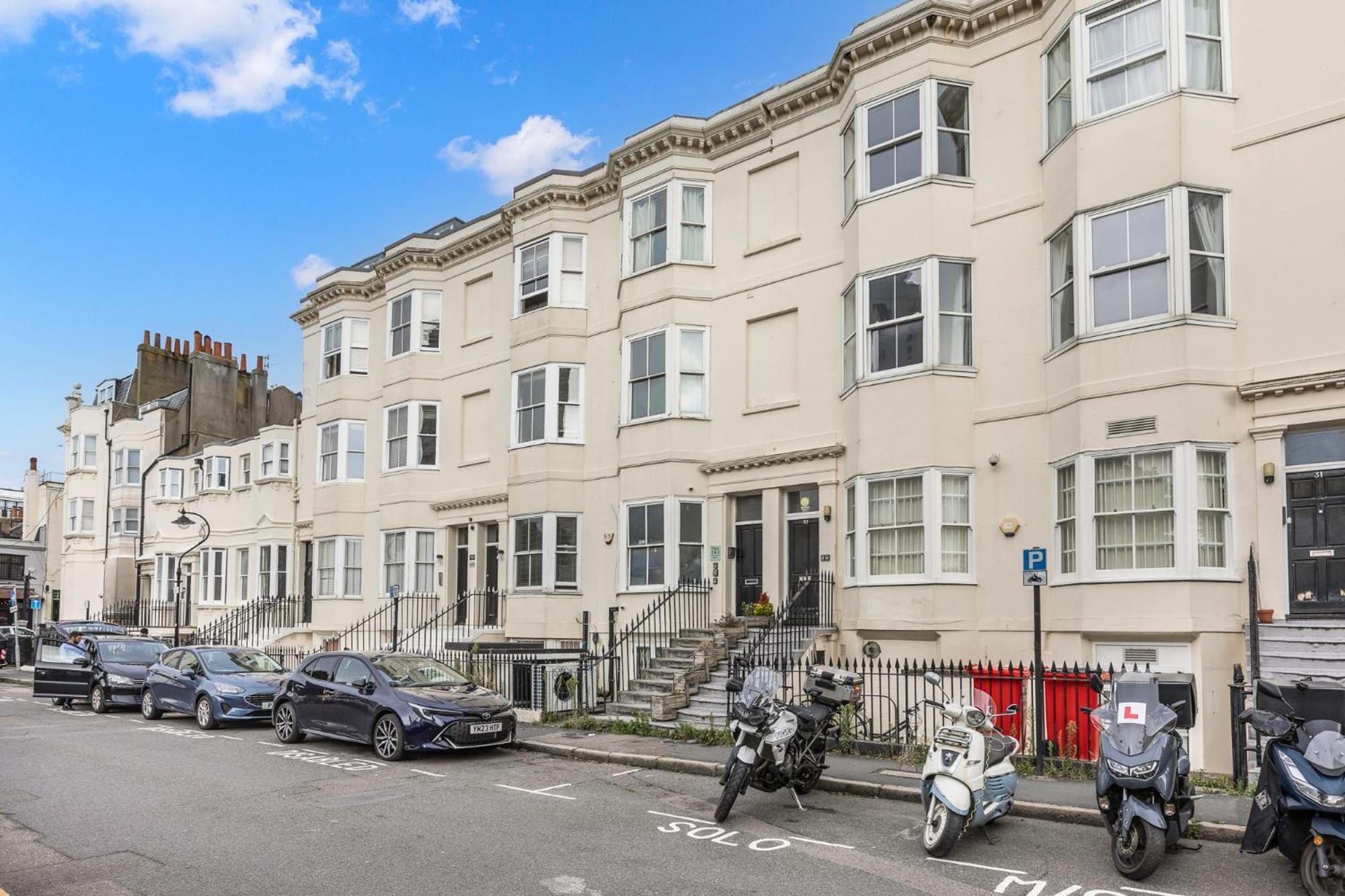 2 Bedroom Flat - With King Sized Beds, Netflix And Sky - Perfect For Contractors, Vacation Guests Or Those Relocating Brighton Bagian luar foto