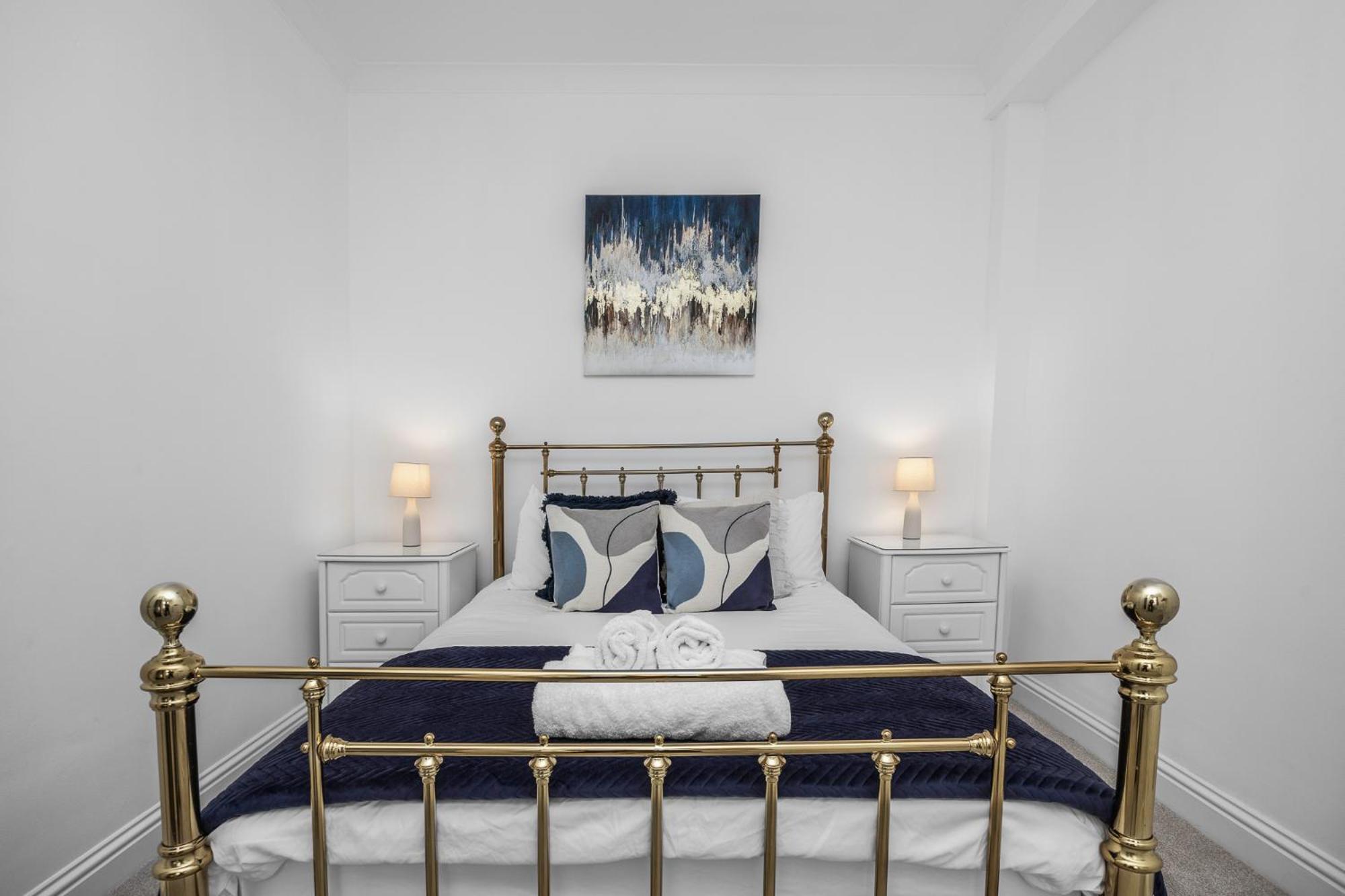 2 Bedroom Flat - With King Sized Beds, Netflix And Sky - Perfect For Contractors, Vacation Guests Or Those Relocating Brighton Bagian luar foto