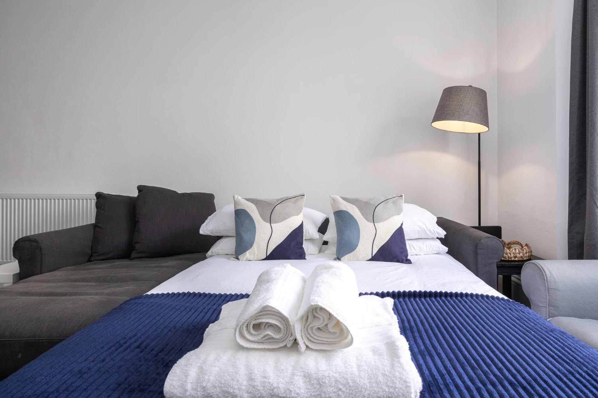 2 Bedroom Flat - With King Sized Beds, Netflix And Sky - Perfect For Contractors, Vacation Guests Or Those Relocating Brighton Bagian luar foto